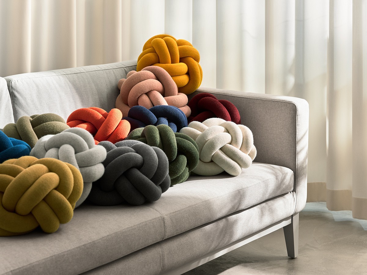 Kissen Knot von Design House Stockholm – erhältlich in zwölf Farben